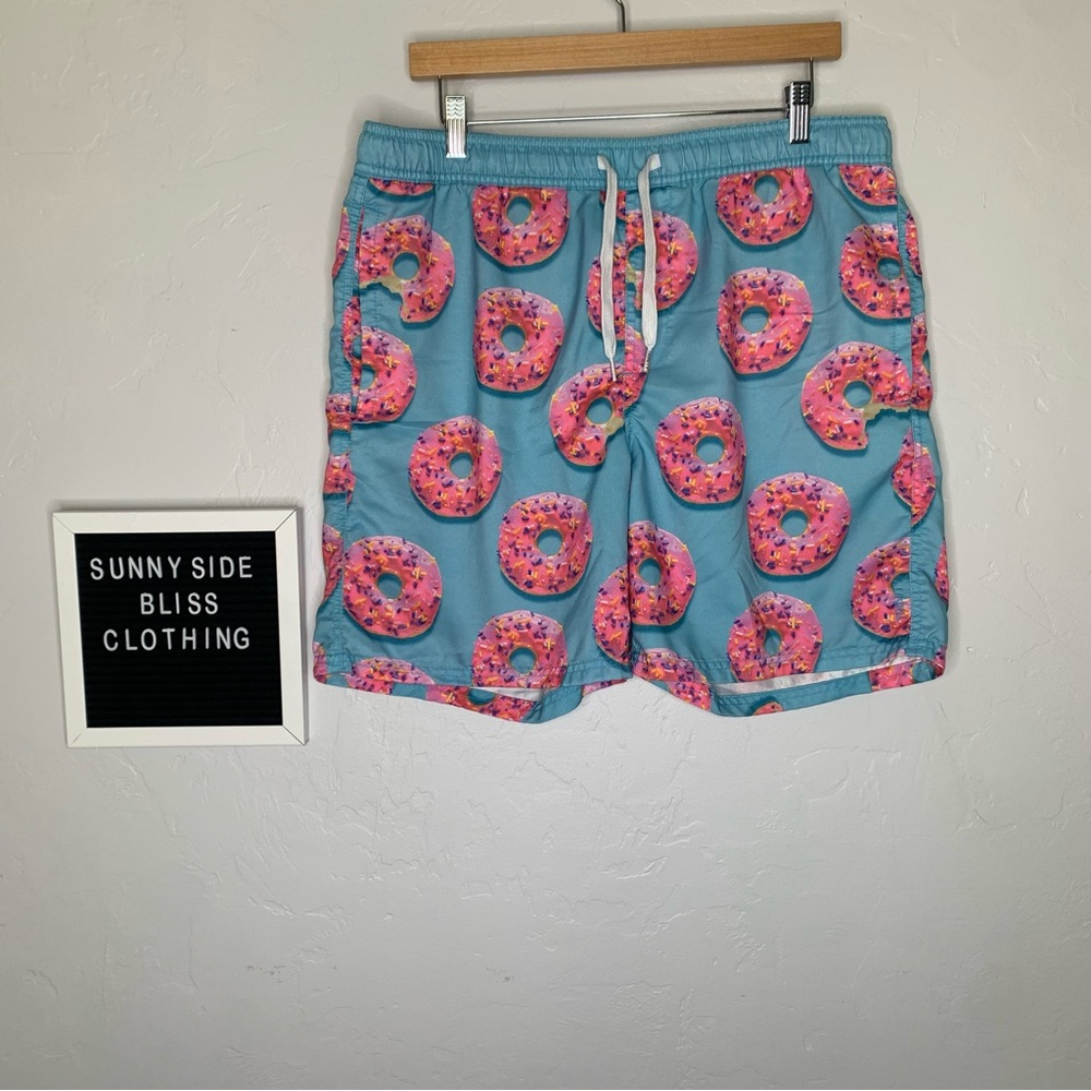 Trinity Collective Men’s Blue & Pink Donut Print Swim Trunks Size Large
